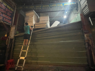 Hỏng cửa ban đêm tại hoc môn