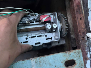 cửa cuốn gặp sự có không tự dừng hoặc đi quá giới hạn hành trình động cơ